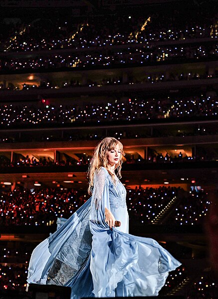Fans React Swiftly on Taylor