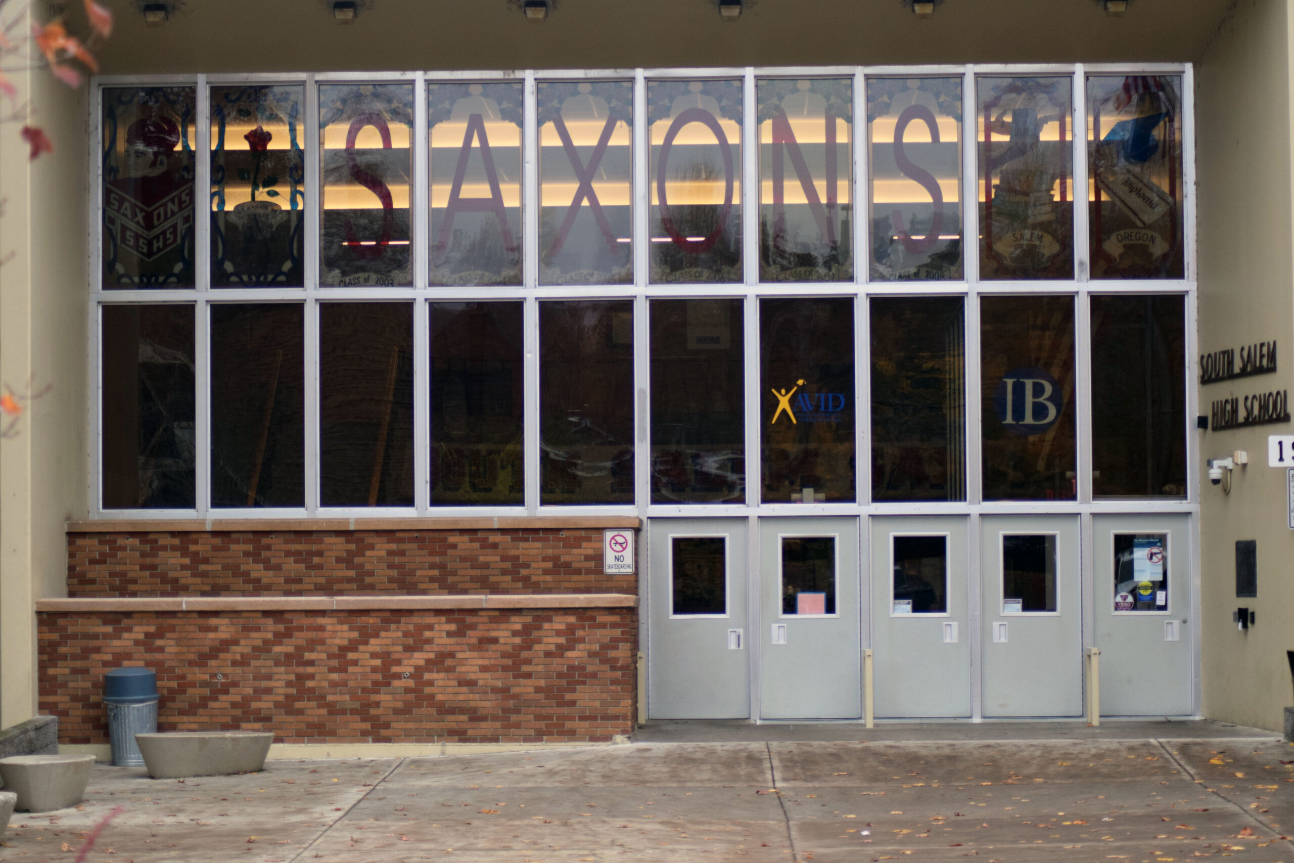 Photo of the front exterior of South Salem High School.